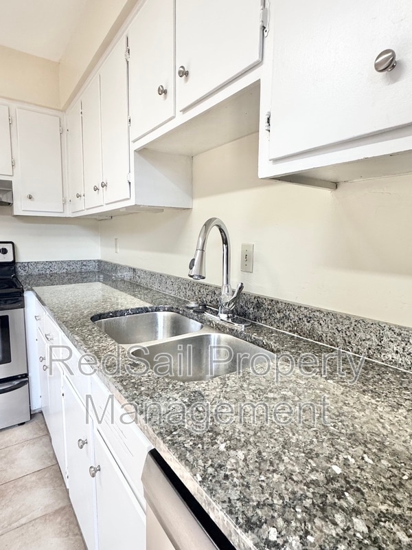 Building Photo - 1067 Willow Green Dr