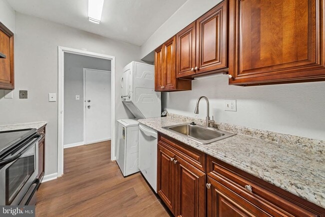 Building Photo - 6934 Hanover Pkwy