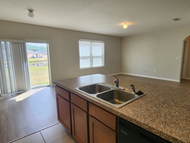 Building Photo - Lake Front House 4 Bedroom 3 Bathroom