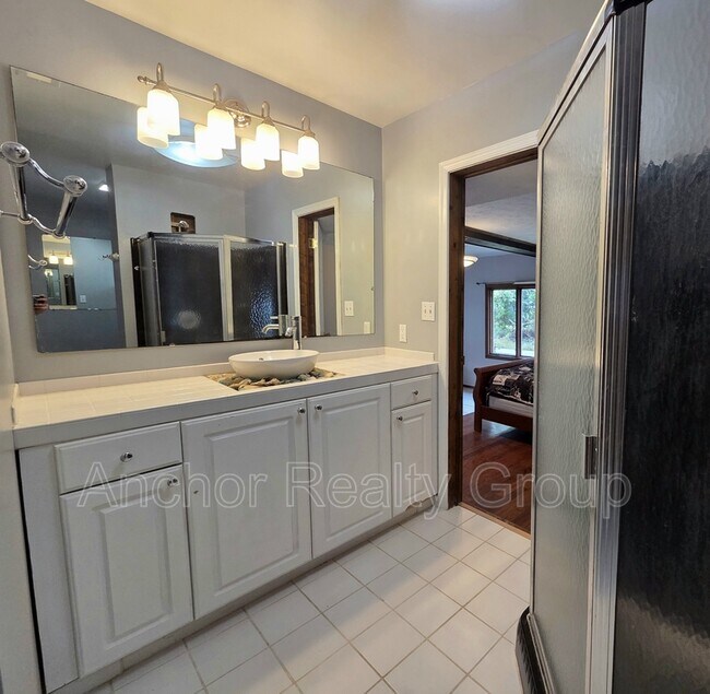 Building Photo - 14 Al St