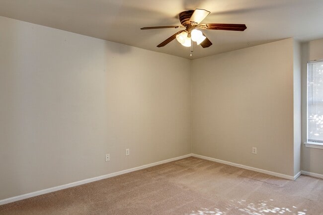 Building Photo - 328 Tavistock Rd