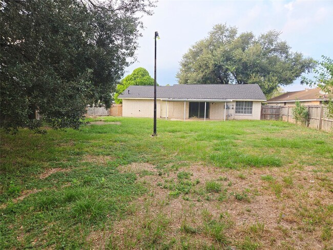 Building Photo - 7731 Deadwood Dr