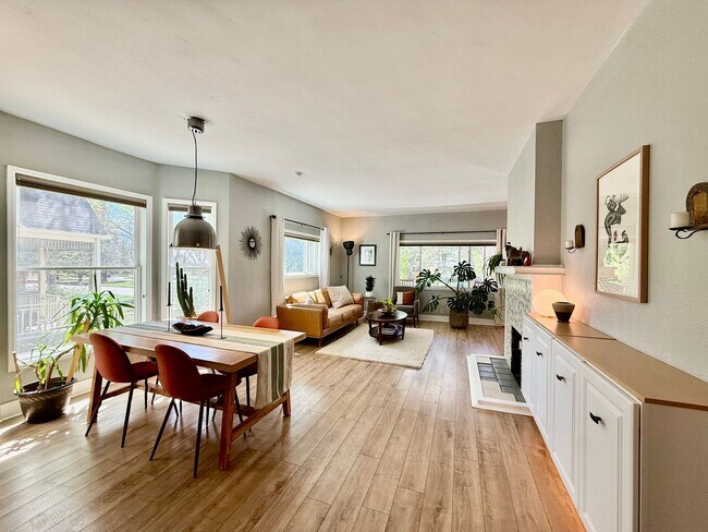 Building Photo - Distinguished 4 bed, 2 bath Bungalow in the Old North End