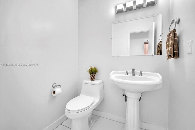 Building Photo - 3825 Estepona Ave