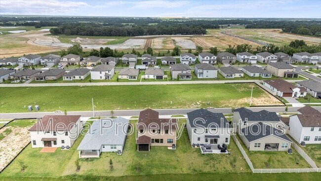 Building Photo - 12195 Stirrup Dr