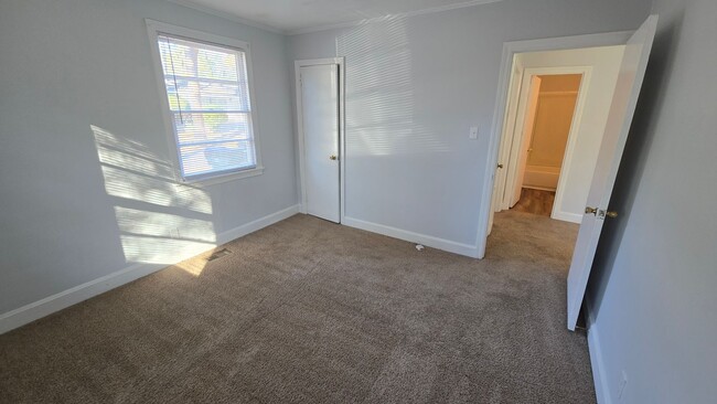 Building Photo - broo3232