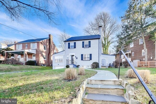 Building Photo - 3405 Carpenter St SE