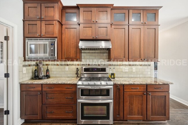 Building Photo - Living Large in Alpharetta