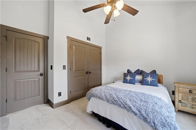 Building Photo - 2115 Kemp Dr