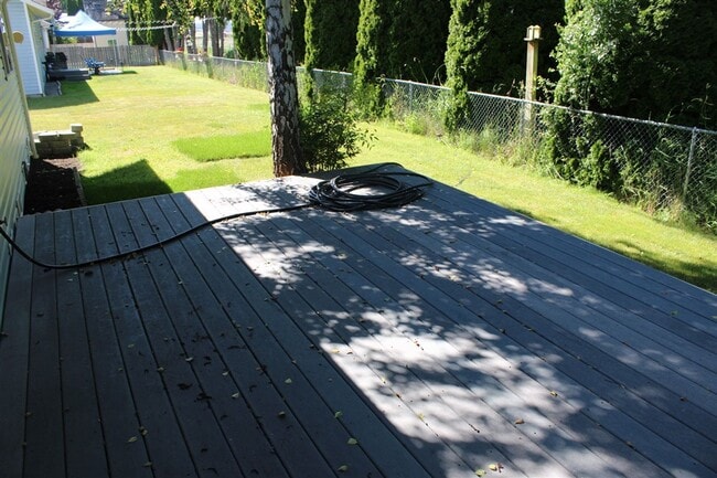 Building Photo - 3 Bedroom, 2 Bathroom House in Burlington!