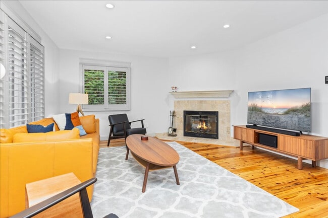 Building Photo - 710 Lighthouse Ave