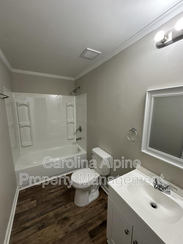 Building Photo - 420 Airline Ext