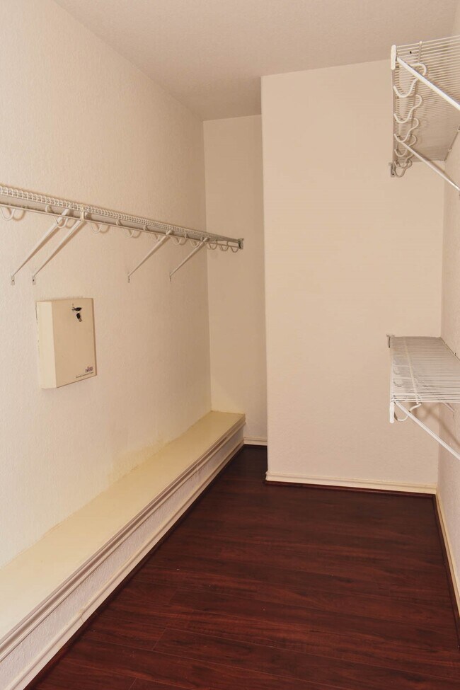 Building Photo - 26307 Meadow Dawn Ln