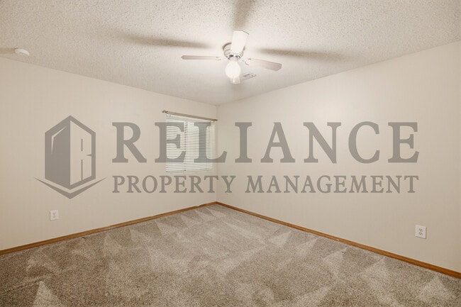 Building Photo - 2770 N Parkridge Ct