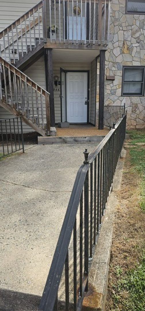 Building Photo - 946 S Ridge Ct