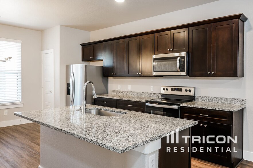 Building Photo - 10321 Ft Teran Trl
