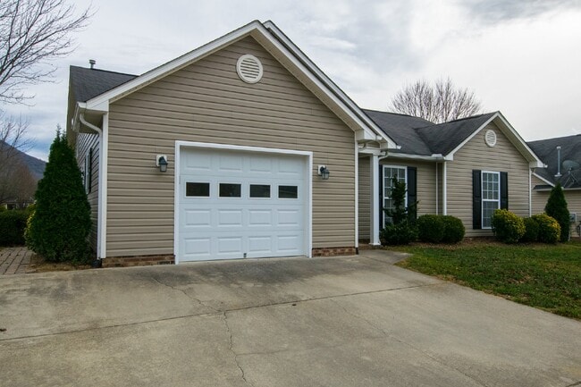 Building Photo - 32 N Sunberry Trail