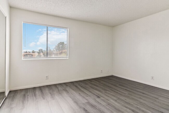 Building Photo - Updated 3 Bedroom Condo in Desert Shores V...