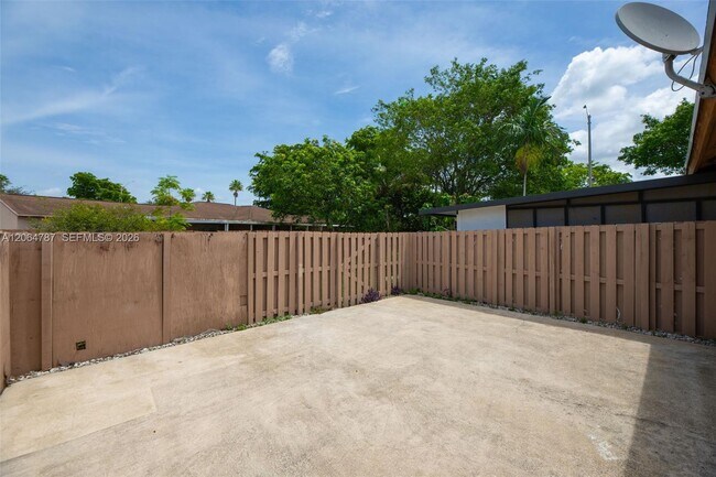 Building Photo - 6707 NW 193rd Ln