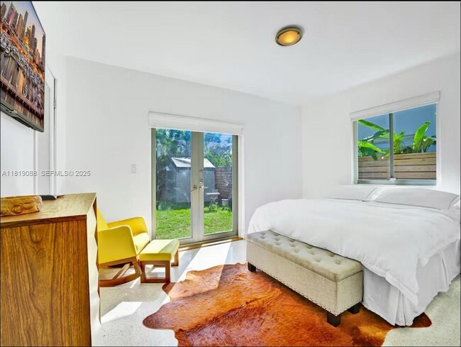 Building Photo - 7537 W Treasure Dr