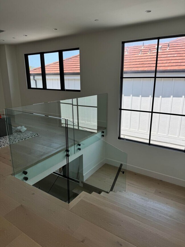 Building Photo - Stunning Waterfront Home in the Channel Islands Harbor.