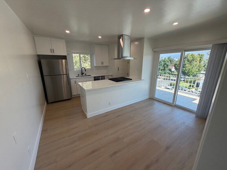 Building Photo - 851 Reeves Pl