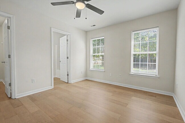 Building Photo - 511 Lavendula St
