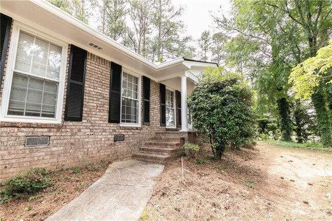 Building Photo - 469 Holt Rd NE