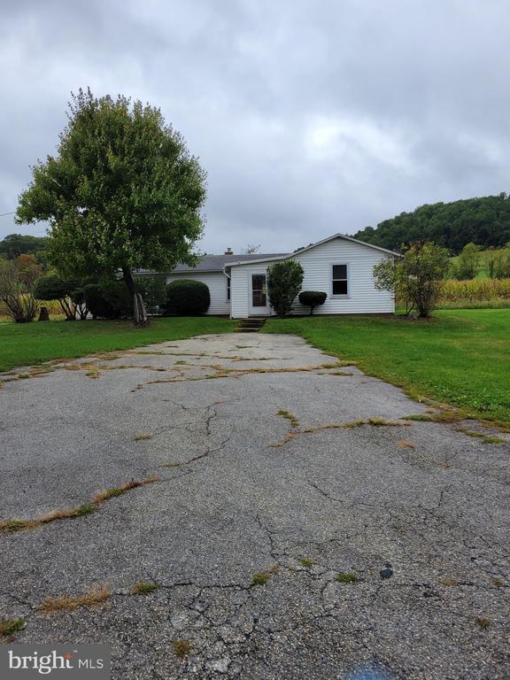 Building Photo - 174 Kriebel Rd