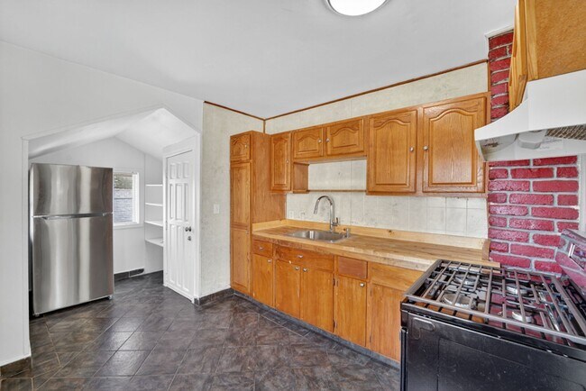 Building Photo - 4114 E 17th St