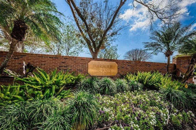 Building Photo - 924 Hemingway Cir