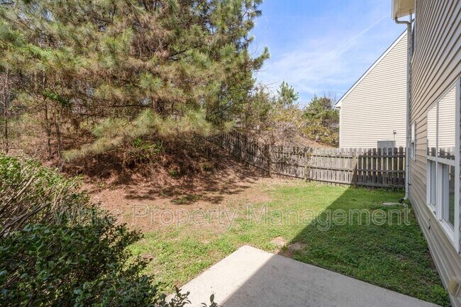 Building Photo - 12427 Oakton Hunt Dr