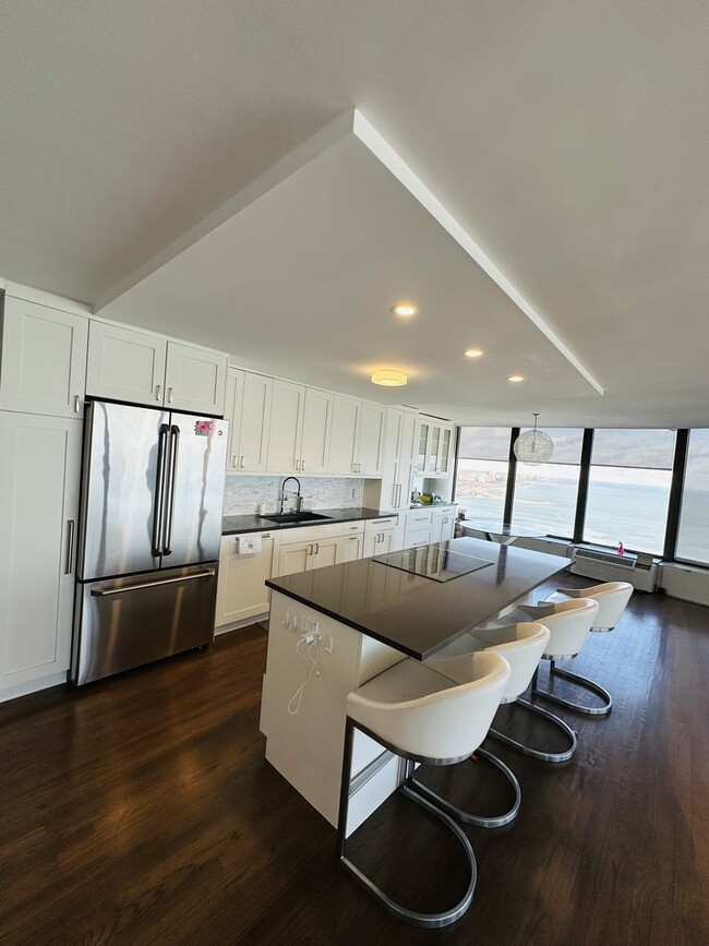 Building Photo - 505 N Lake Shore Dr