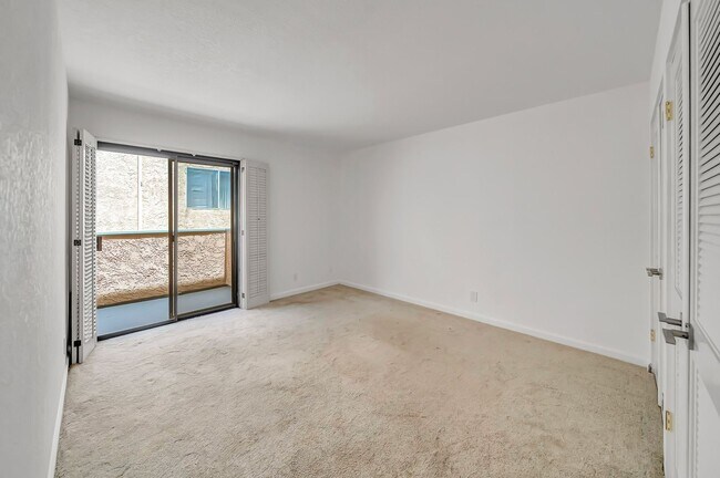 Building Photo - 4424 Coldwater Canyon Ave