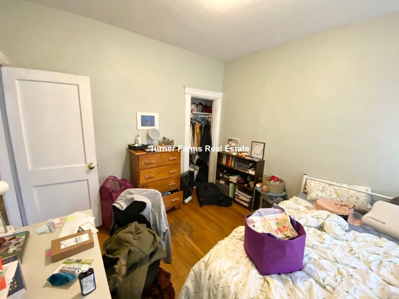 Building Photo - 456 Park Dr