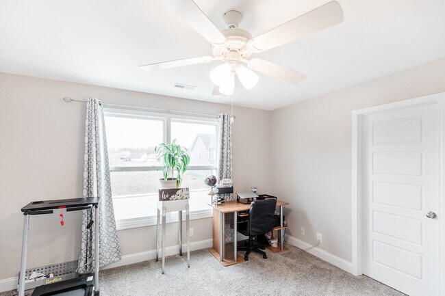 Building Photo - 1106 Eagle's View Dr