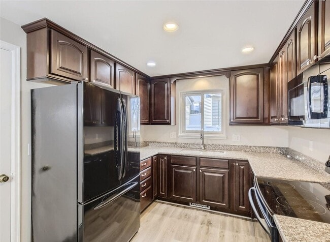 Building Photo - Beautiful Home Near Mcintosh Lake