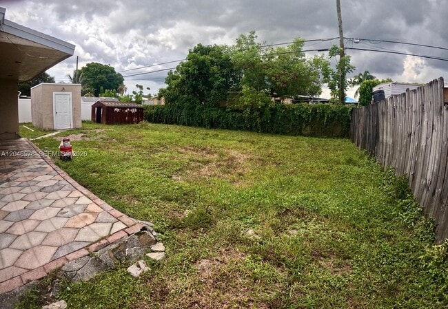 Building Photo - 5720 SW 38th Ct