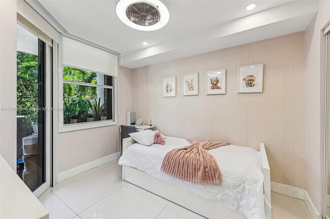 Building Photo - 121 Crandon Blvd