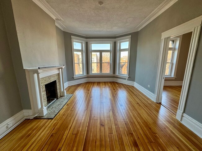 Building Photo - 1331 N Maplewood Ave