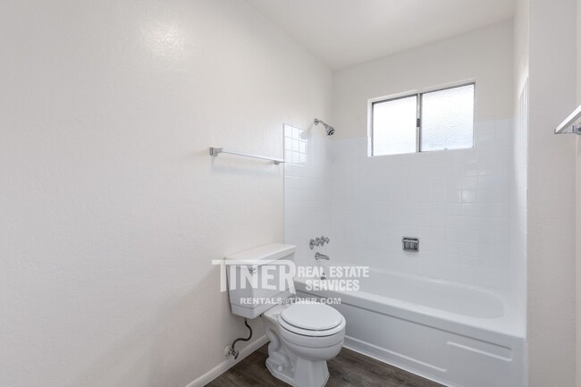 Building Photo - 10799 Coloma Rd