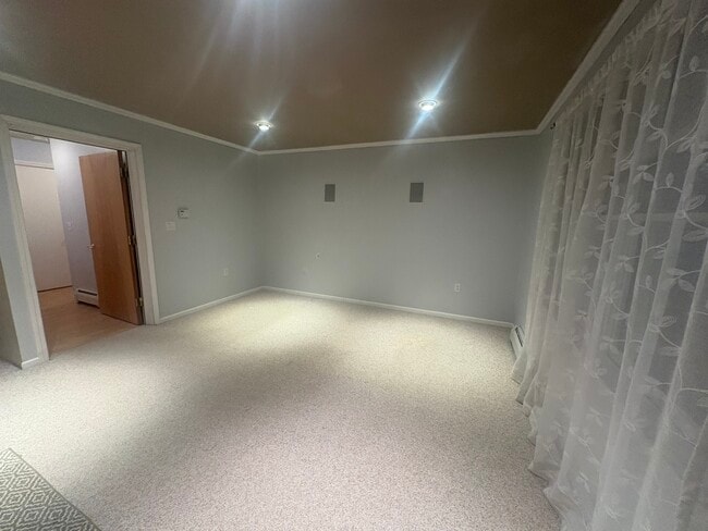 Building Photo - 43 Kingsbury Ln