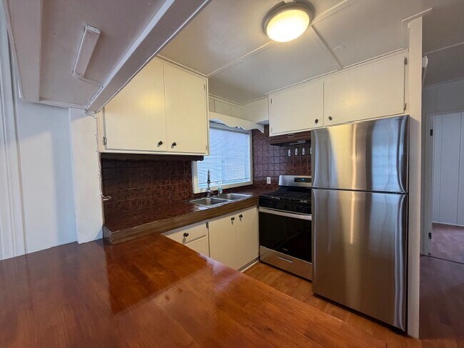 Building Photo - 4807-4809 Brighton Ave