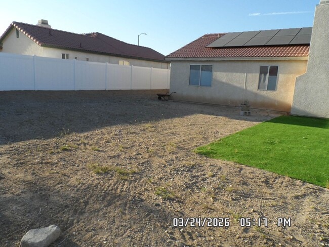 Building Photo - 3 Bedrooms, 2 Bathrooms, approx. 1112 sq. ft., 2 Car Garage, Solar Panels, Internet Included. Clo...