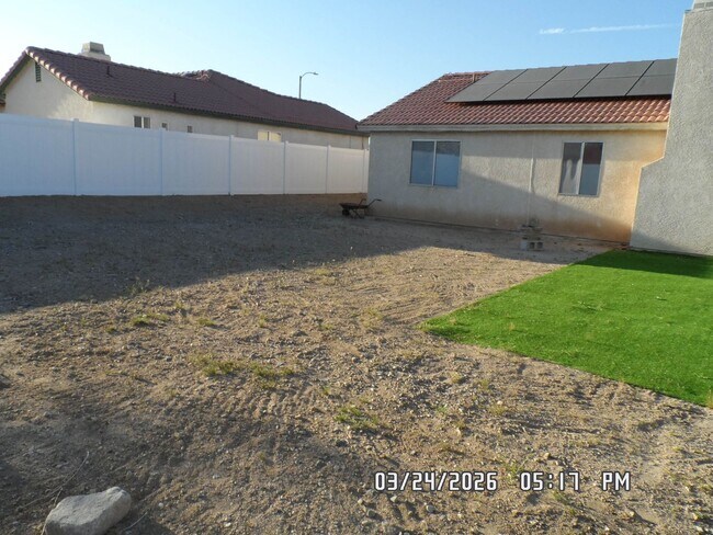 Building Photo - 3 Bedrooms, 2 Bathrooms, approx. 1112 sq. ft., 2 Car Garage, Solar Panels, Internet Included. Cos...