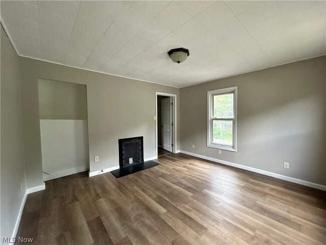 Building Photo - 2370 W 23rd St