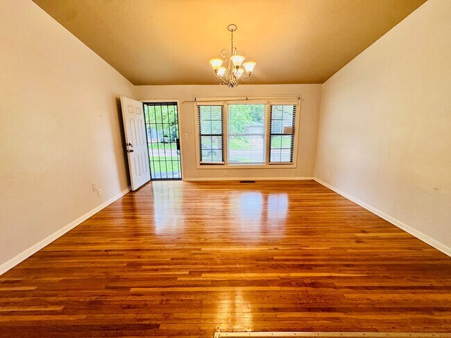 Building Photo - 5519 N Garrison Pl