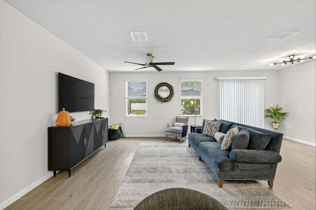 Building Photo - 5652 SE Edgewater Cir