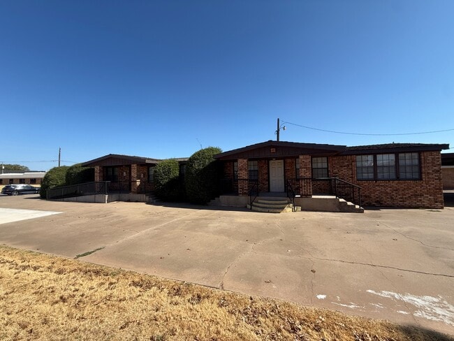 Building Photo - 4728 Taft Blvd