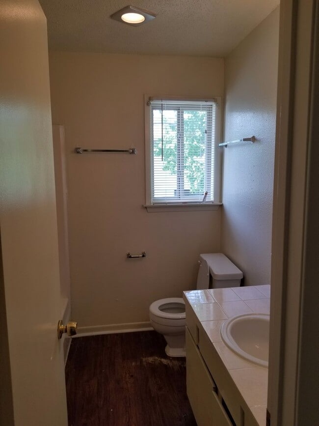 Building Photo - College Station -- 2/1.5 Townhome-Style Fourplex on TAMU Shuttle Route!